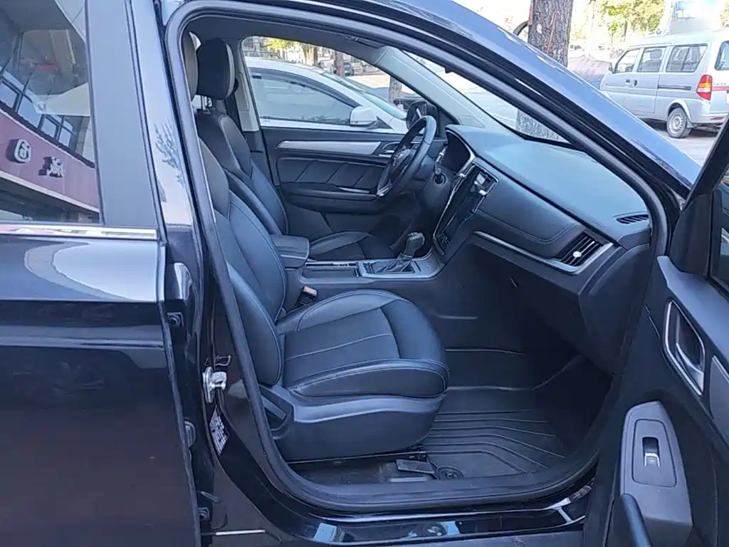 Фото 25 - Roewe RX5