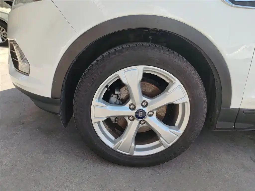 Фото 23 - Ford Kuga