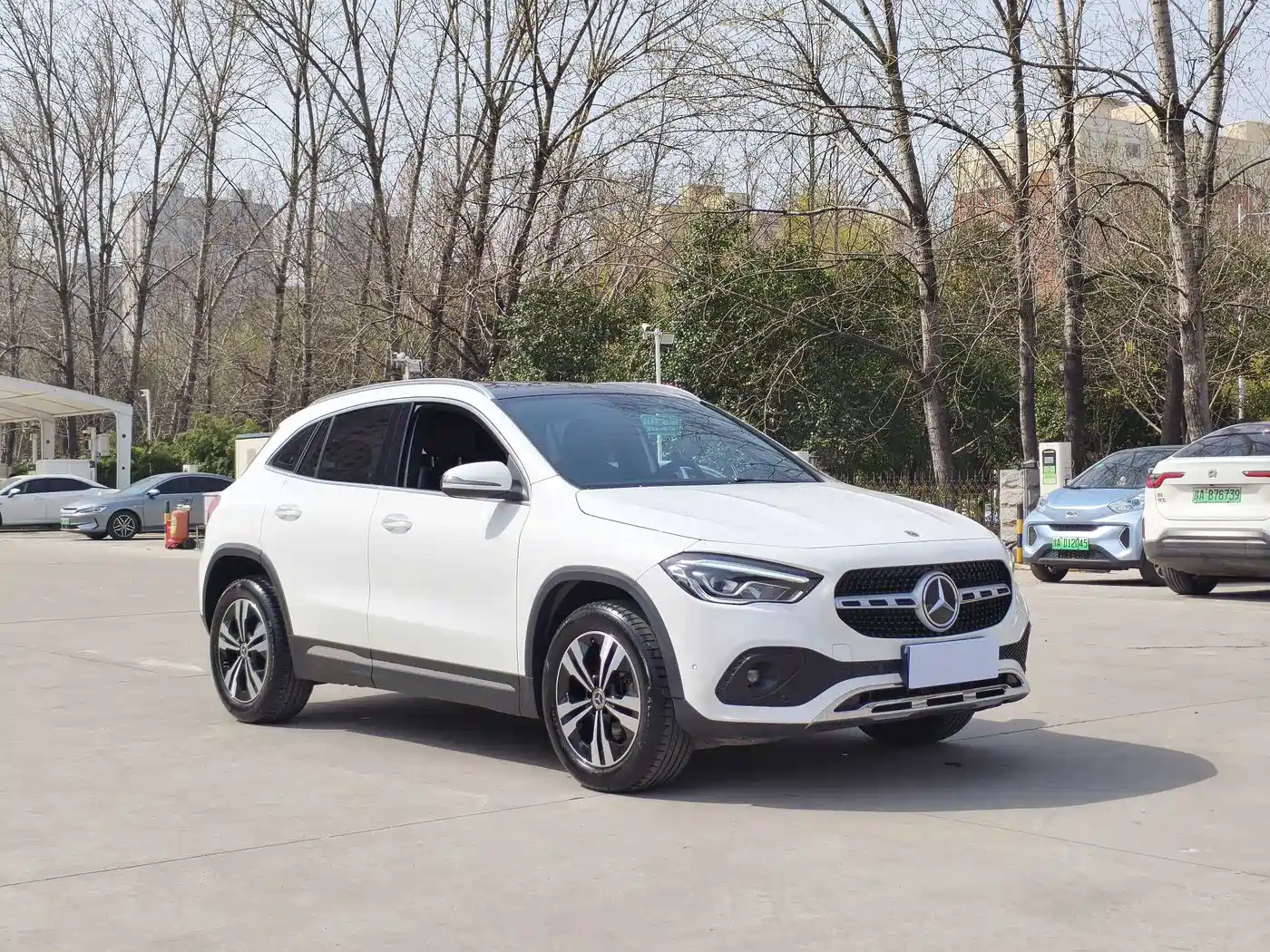 MERCEDES-BENZ GLA