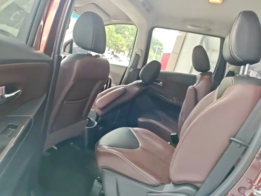 Venucia M50V 2018 2017 1.6L XL CVT Luxury