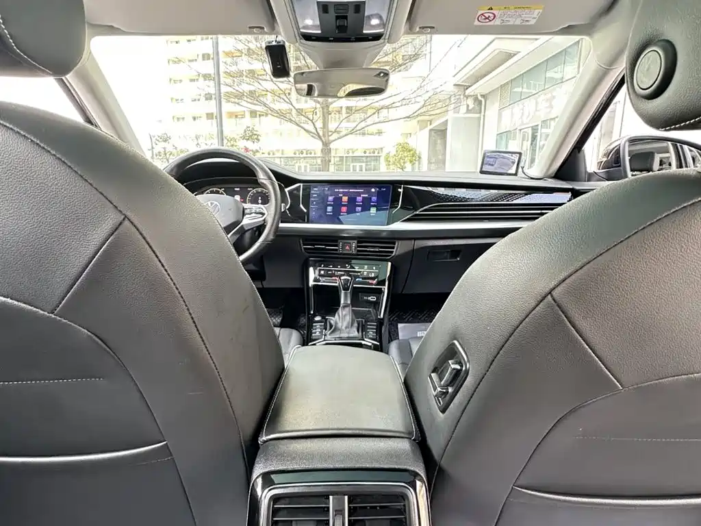 Volkswagen Passat 2022 330TSI Starlight Luxury Edition фото 23