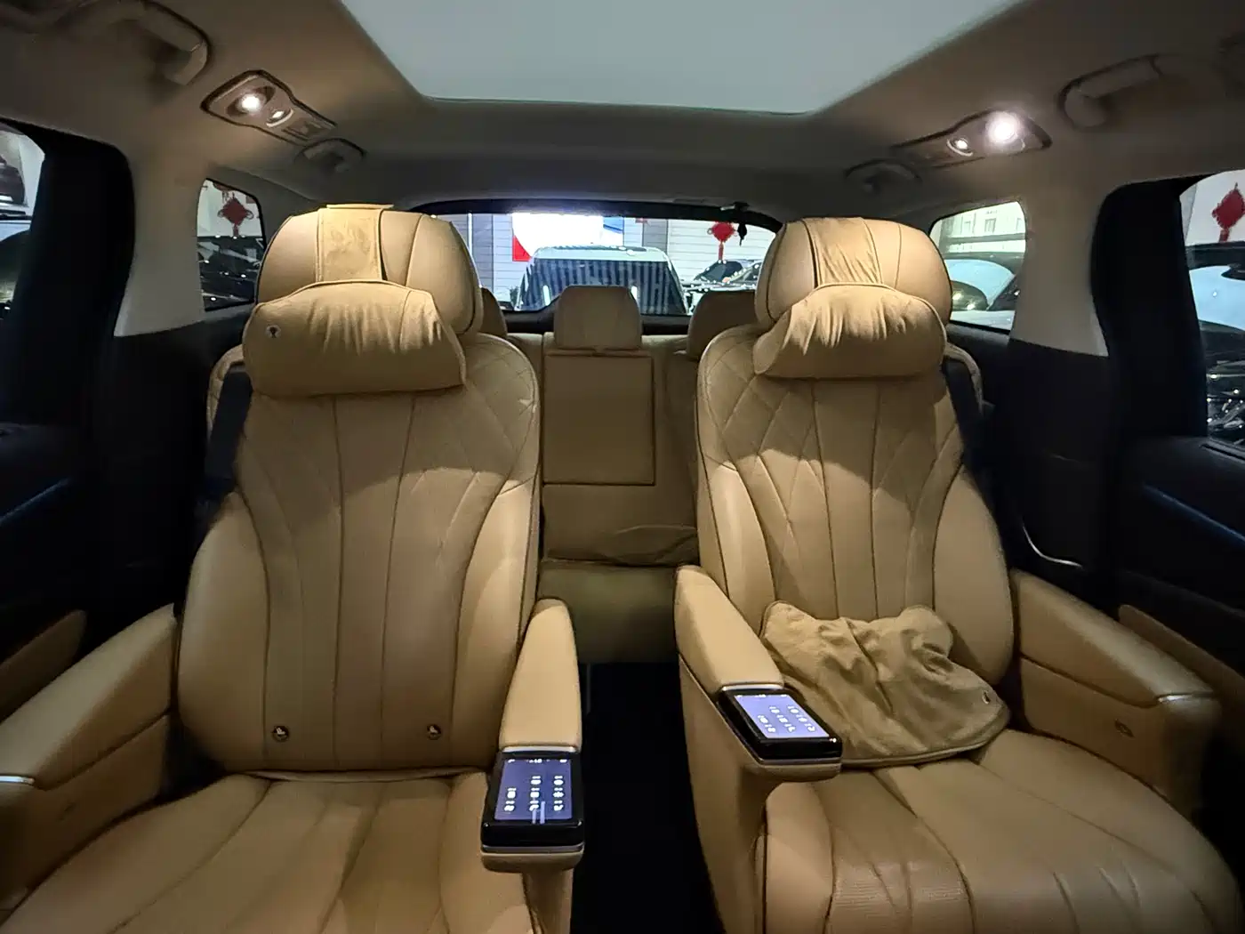 Denza D9 2024 DM-i 980 AWD Premium фото 8