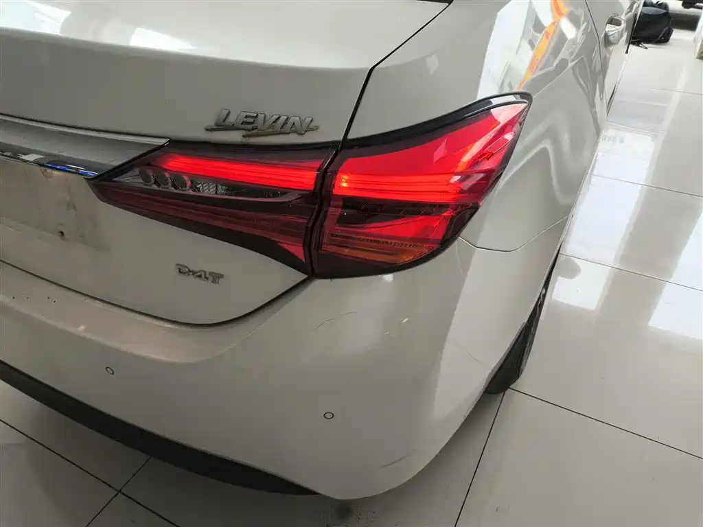 Toyota Levin 2018 185T CVT Premium Edition China V фото 8