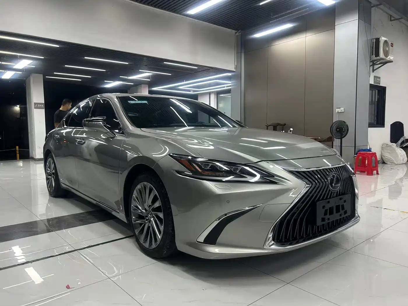 Фото 3 - Lexus ES