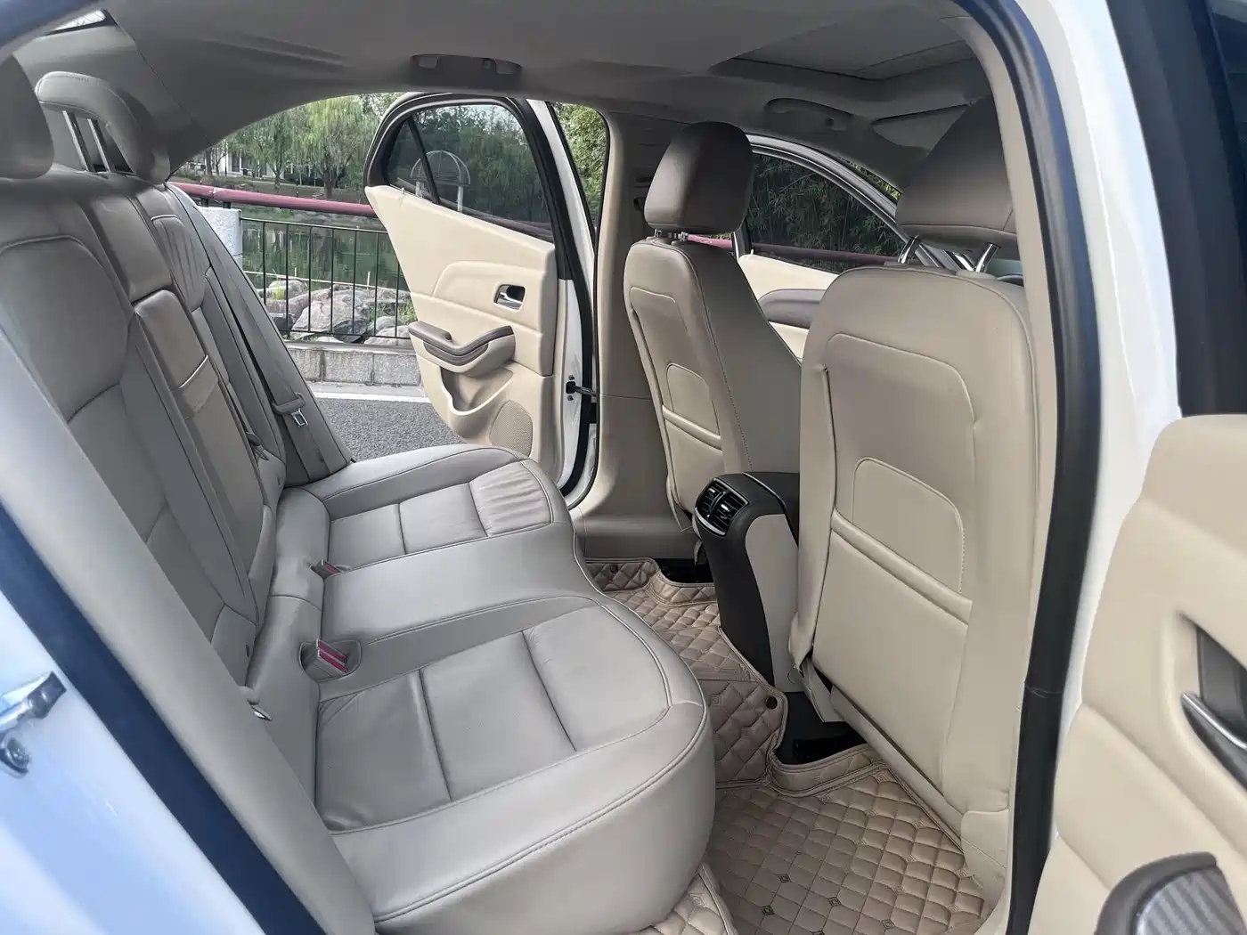 Chevrolet Malibu 2013 2.0L Automatic Luxury Edition фото 15