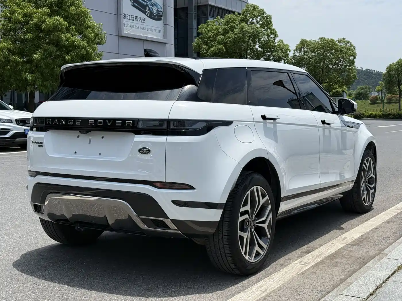 Land Rover Range Rover Evoque 2022 Range Rover Evoque L 249PS R-Dynamic HSE Luxury Edition фото 7