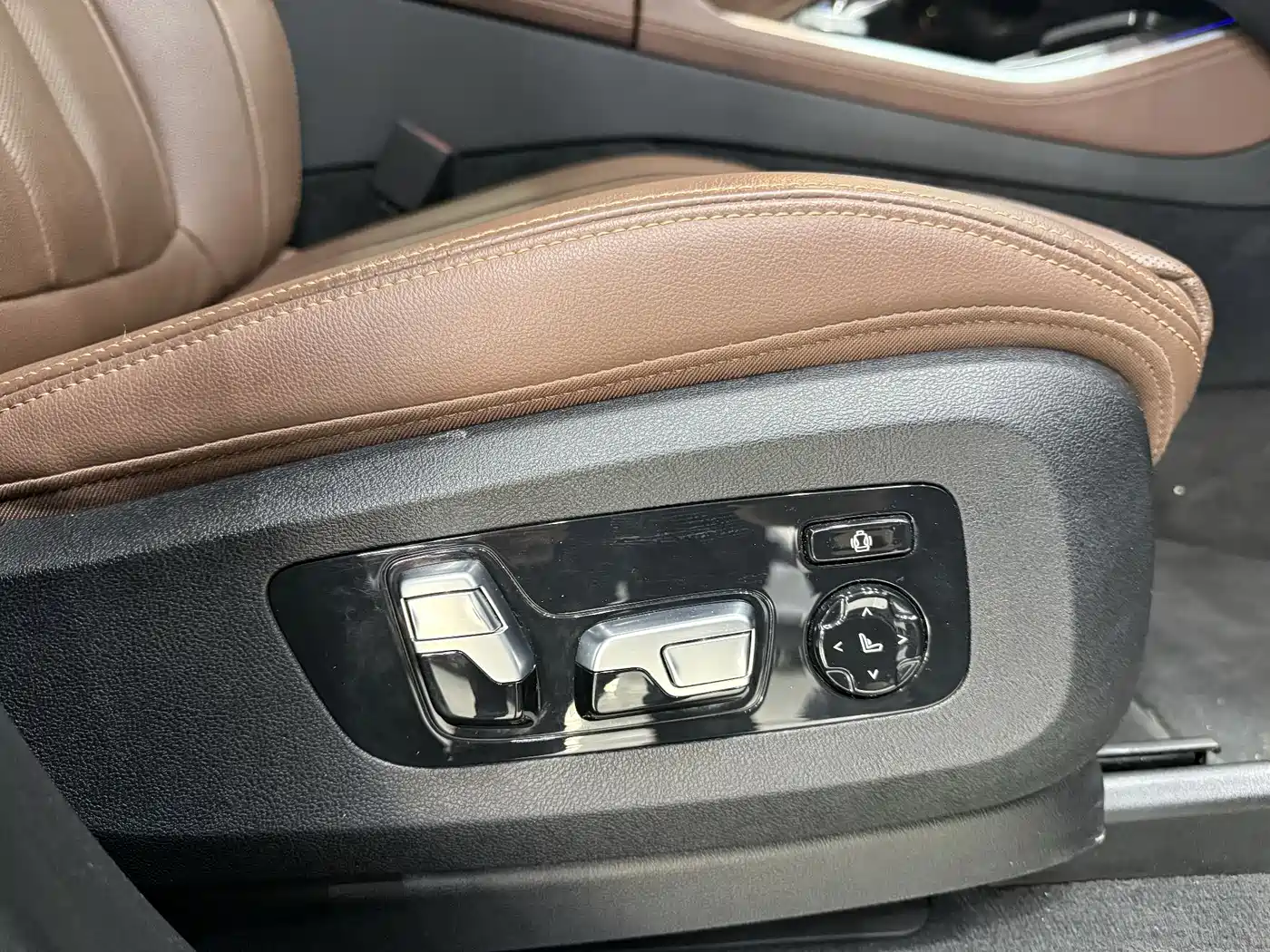 BMW X5 (Import) 2021 xDrive40i Exclusive M Sport Package фото 14