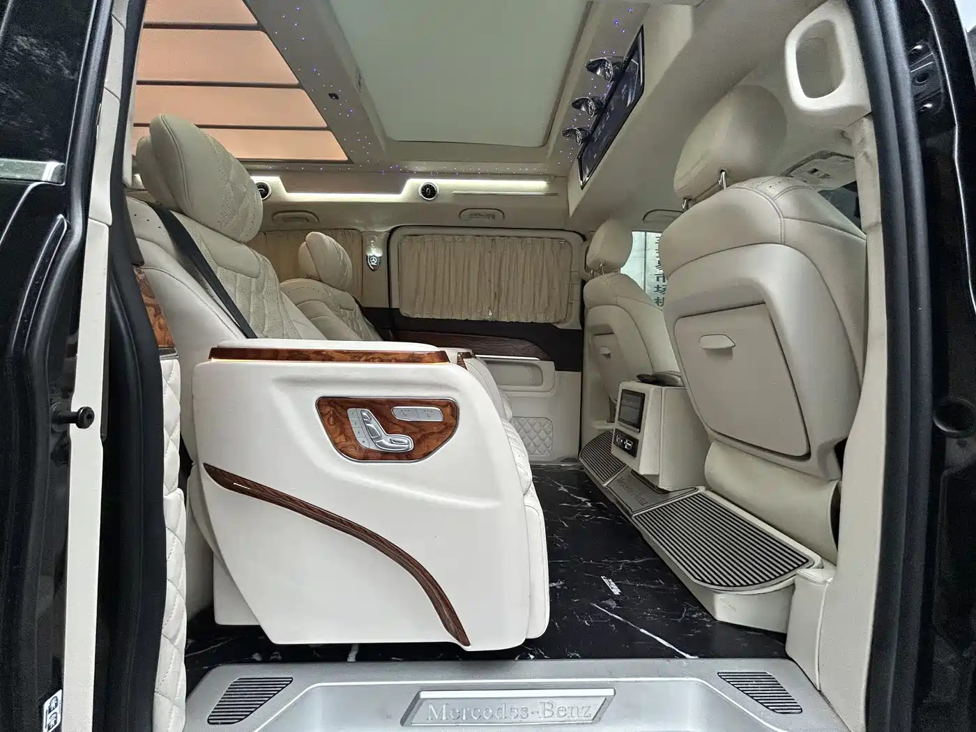 Mercedes-Benz V-Class 2021 V 260 L Long Wheelbase Luxury Edition фото 12
