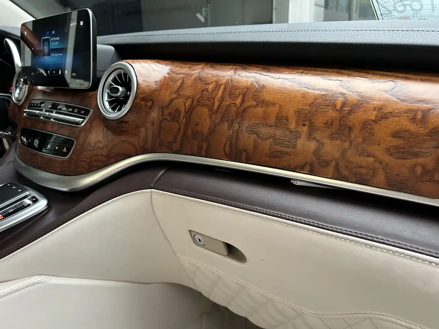Mercedes-Benz V-Class 2021 V 260 L Long Wheelbase Luxury Edition фото 24
