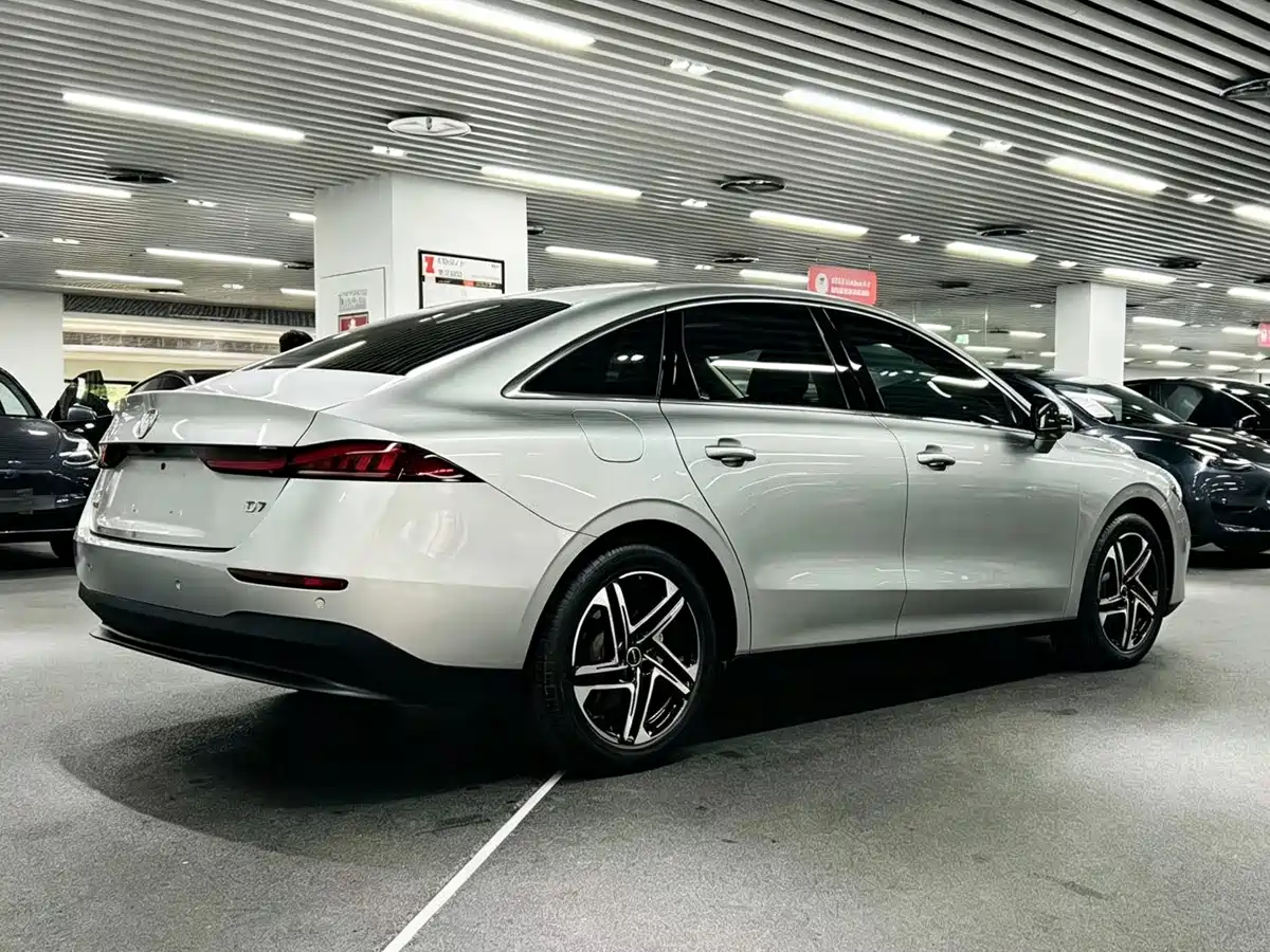 Roewe D7 2023 2023 DMH 125km Flagship Edition