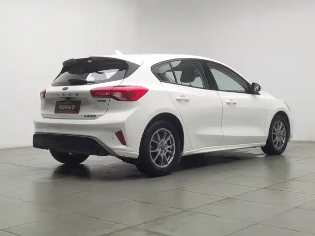 Ford Focus 2020 Hatchback EcoBoost 180 Auto Trend Edition — фото 2