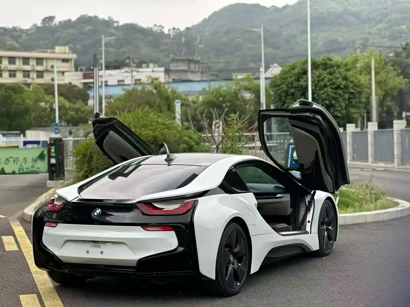 BMW i8 2014 Standard фото 7