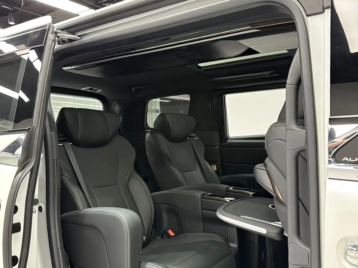 Toyota Alphard 2024 Hybrid 2.5L Ultimate Enjoyment Edition фото 6