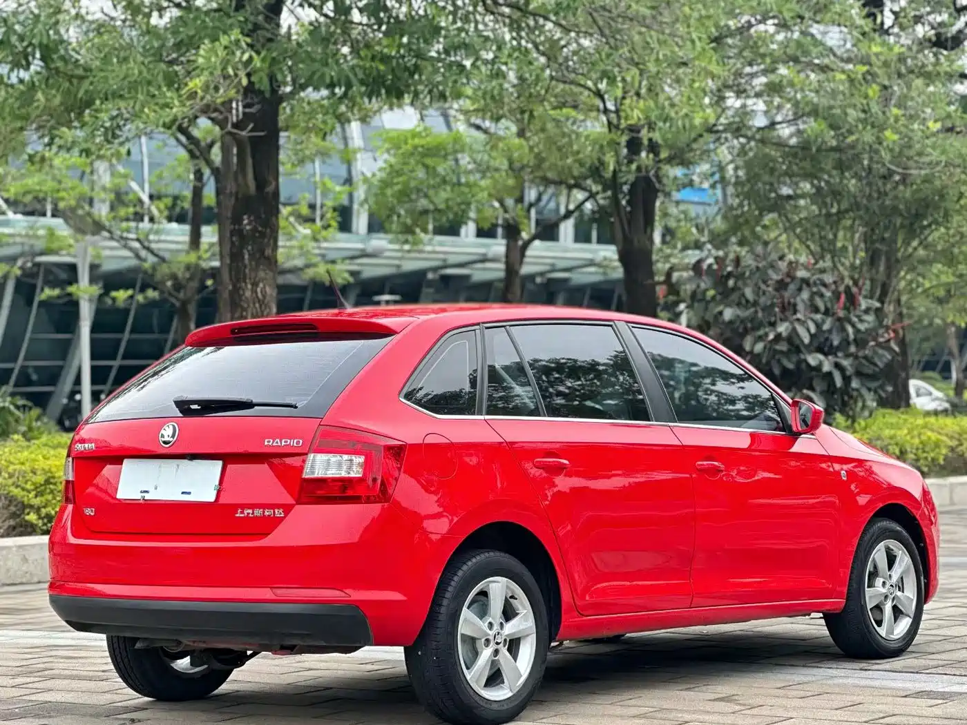 Škoda Skoda Rapid Spaceback 2016 Facelift 1.6L Automatic Innovation Edition фото 9