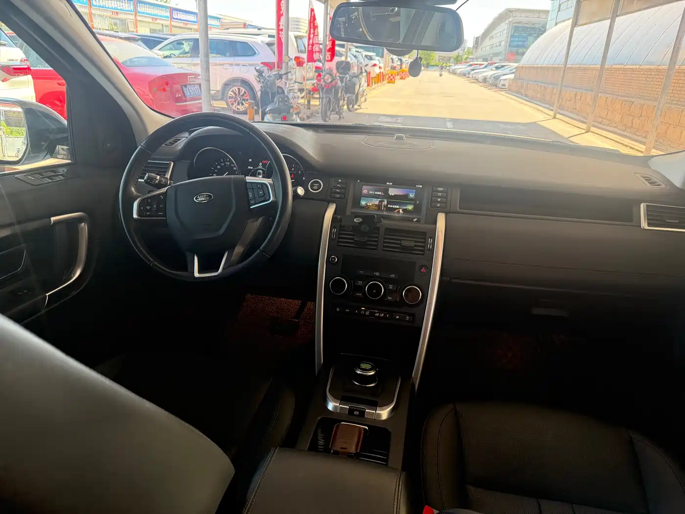 Land Rover Discovery Sport 2018 240PS SE Edition фото 8