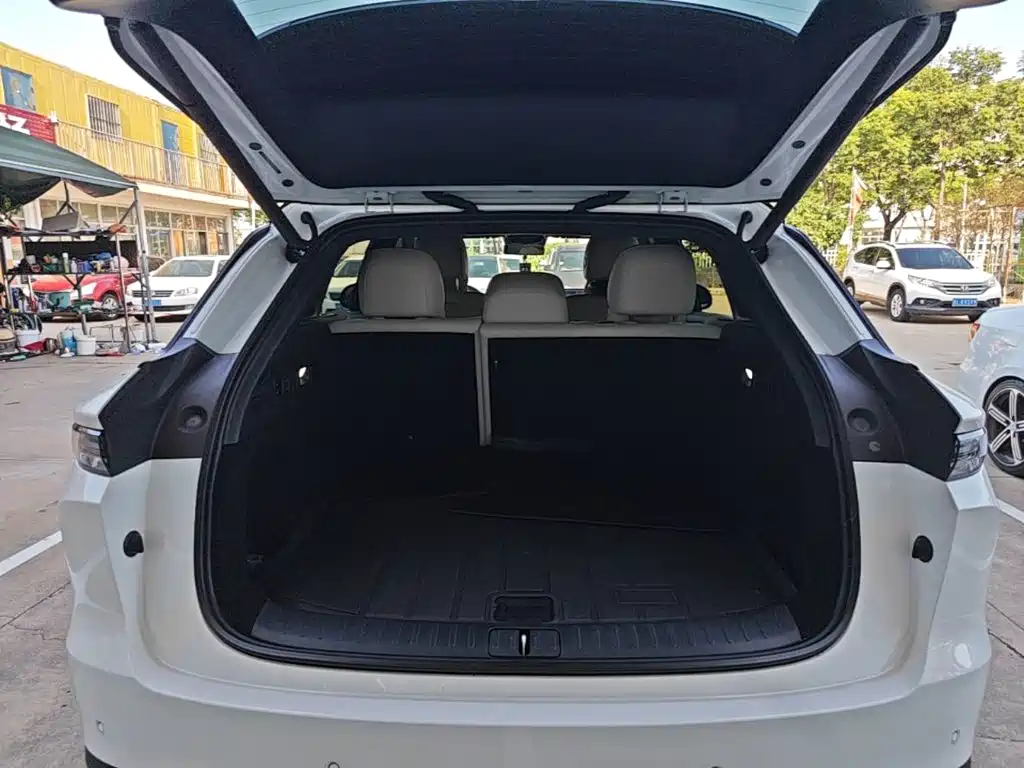 Li Auto i6 2026 2025 2WD Base Model