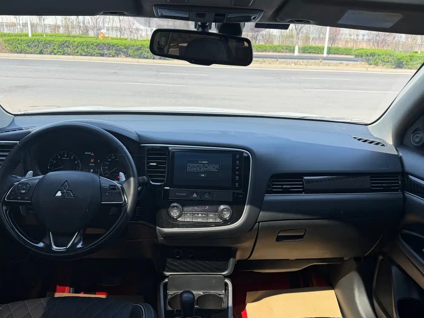 Mitsubishi Outlander 2021 2.4L 4WD Deluxe Edition 7-Seater фото 13