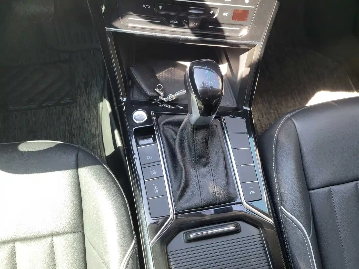 Volkswagen Passat 2022 330TSI Starlight Elite Edition фото 16
