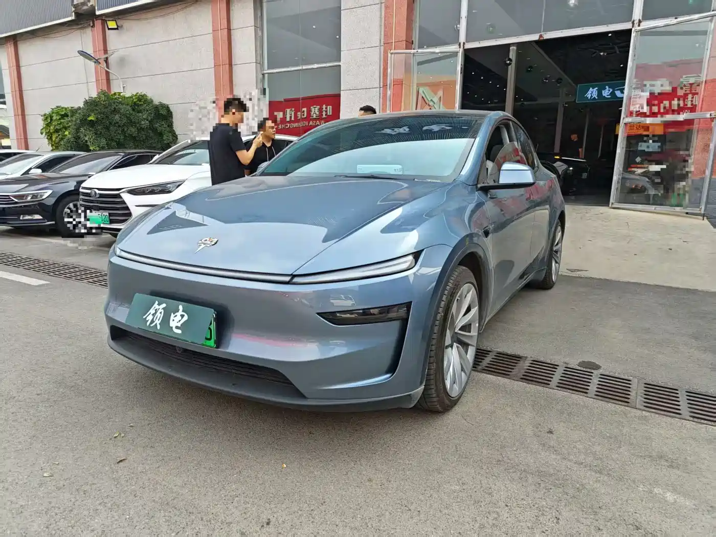Tesla Model Y 2026 2025 Long Range All-Wheel Drive