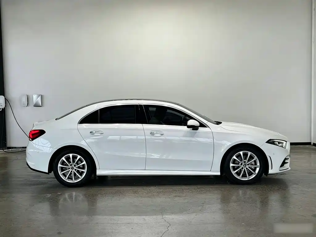 Фото 7 - Mercedes-Benz A-Class