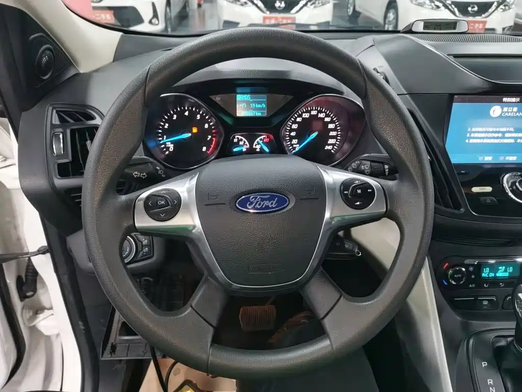 Фото 11 - Ford Kuga