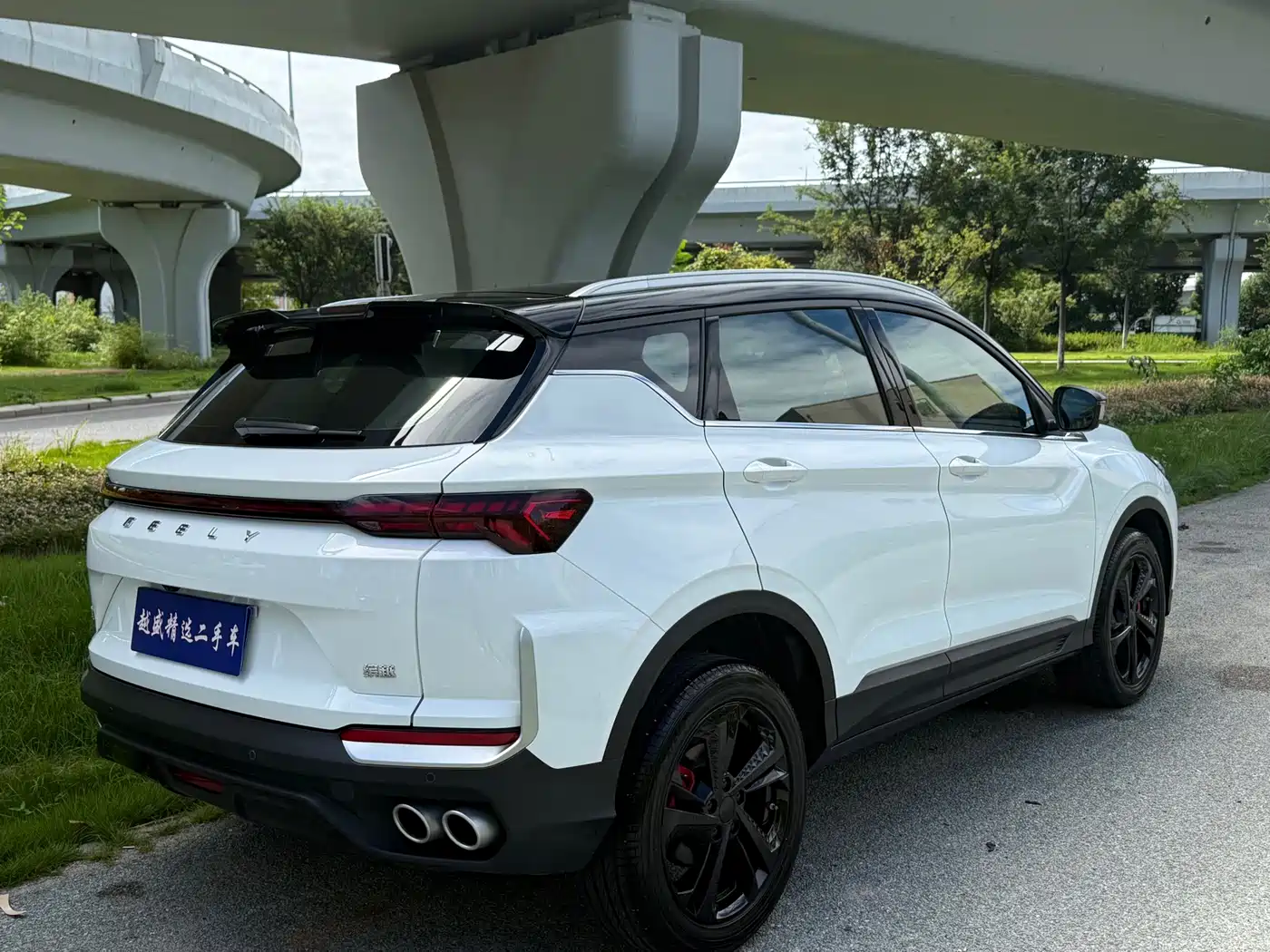 Фото 9 - Geely Binyue
