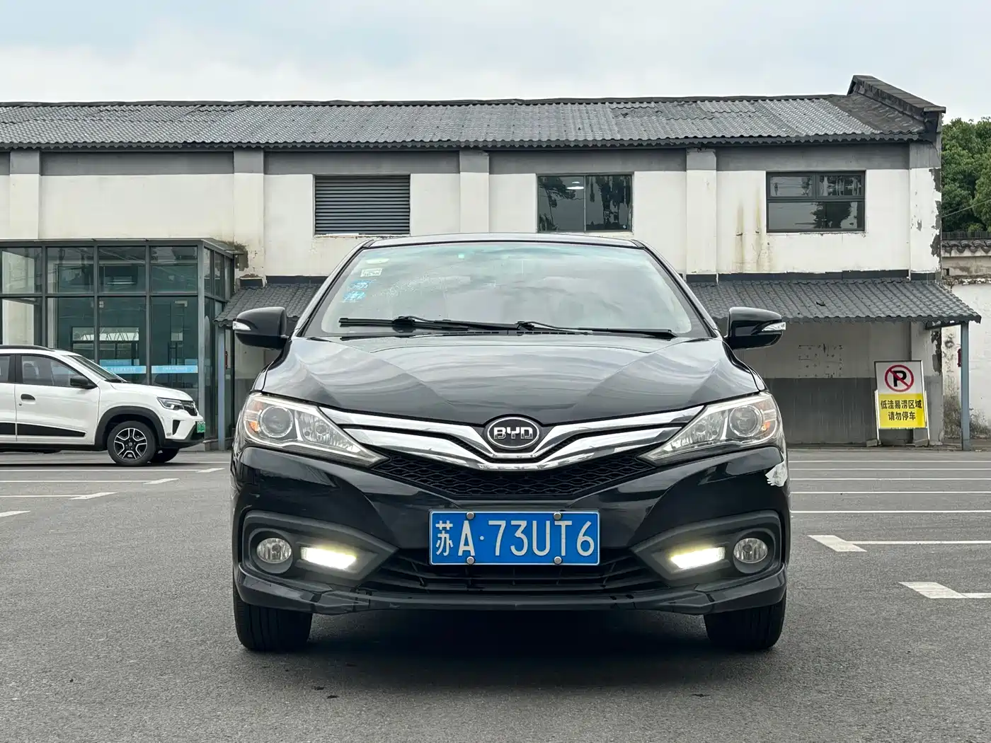 Фото 2 - BYD F3