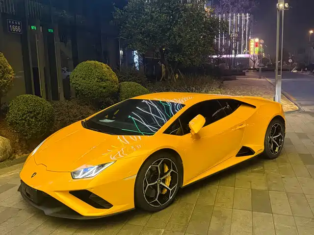 LAMBORGHINI HURACÁN
