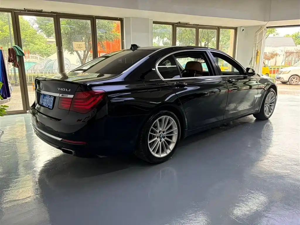 BMW 7 Series 2013 Model 740Li xDrive фото 4