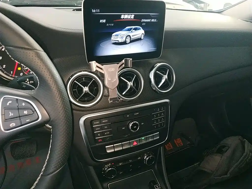 Mercedes-Benz GLA 2017 GLA 200 Fashion фото 13