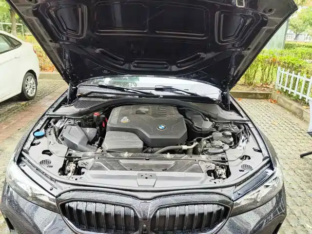 BMW 3 Series 2025 330Li M Sport Night Edition — фото 3