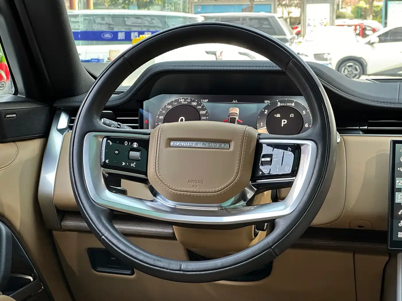 Land Rover Range Rover 2024 3.0 L6 400PS Golden Age Extended 7-Seater фото 7