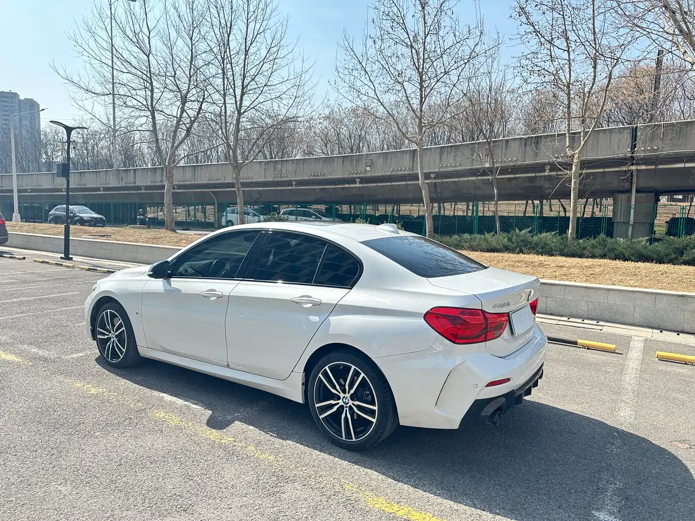BMW 1 Series 2022 125i M Sport Shadow Edition фото 9