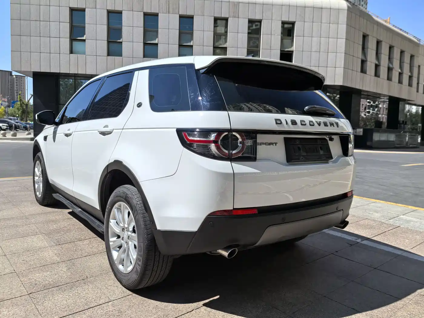 Land Rover Discovery Sport 2018 240PS SE Edition фото 9