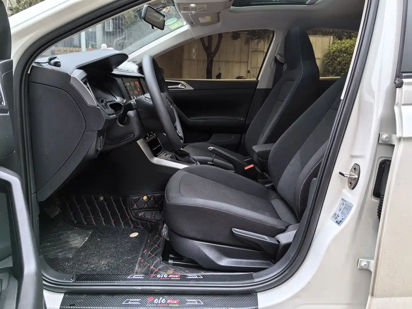 Volkswagen Polo 2019 Plus 1.5L Automatic Panorama Enjoyment Edition фото 10