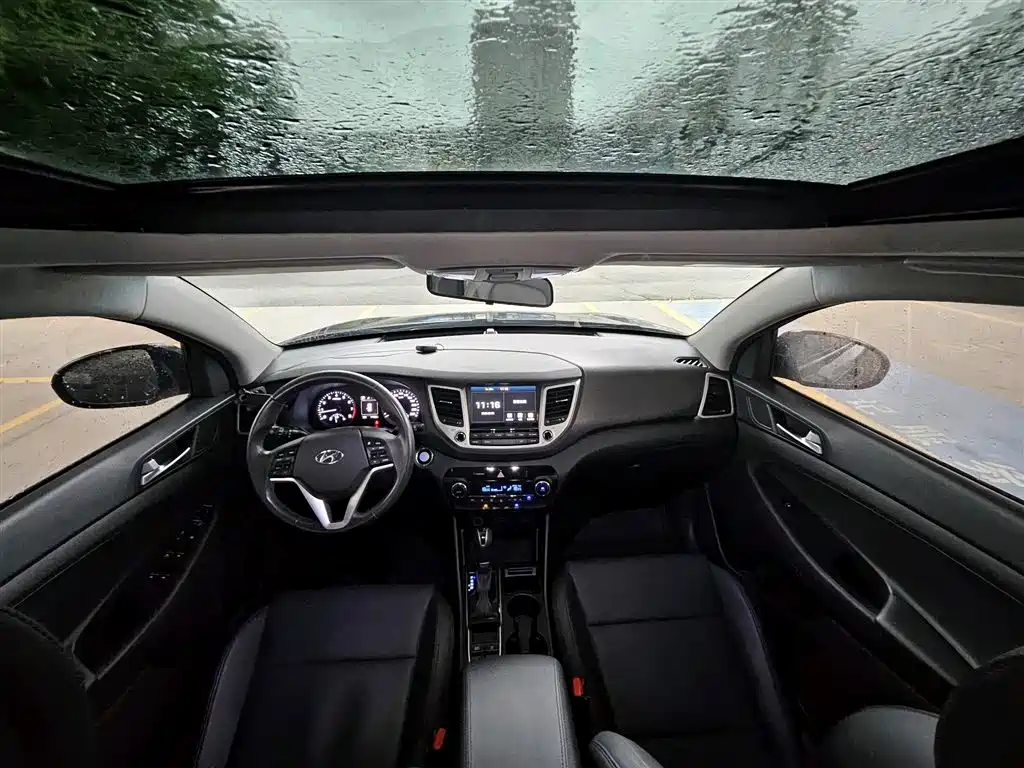 Hyundai Tucson 2015 1.6T Dual Clutch 2WD Leading фото 8