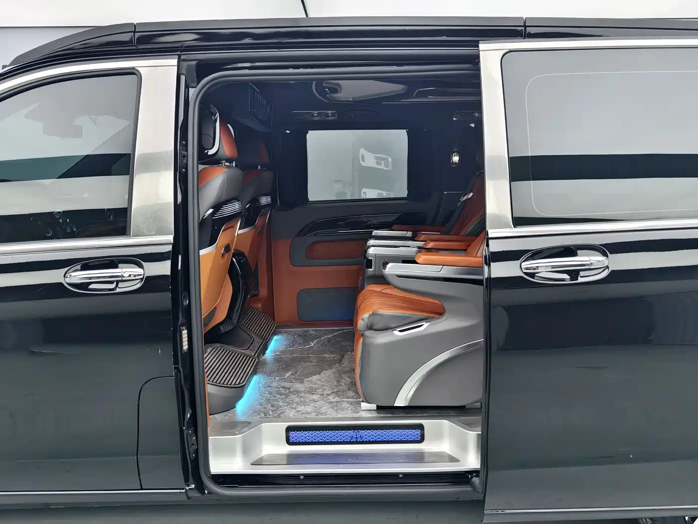 Mercedes-Benz Vito 2023 2.0T Business 7-Seater фото 9