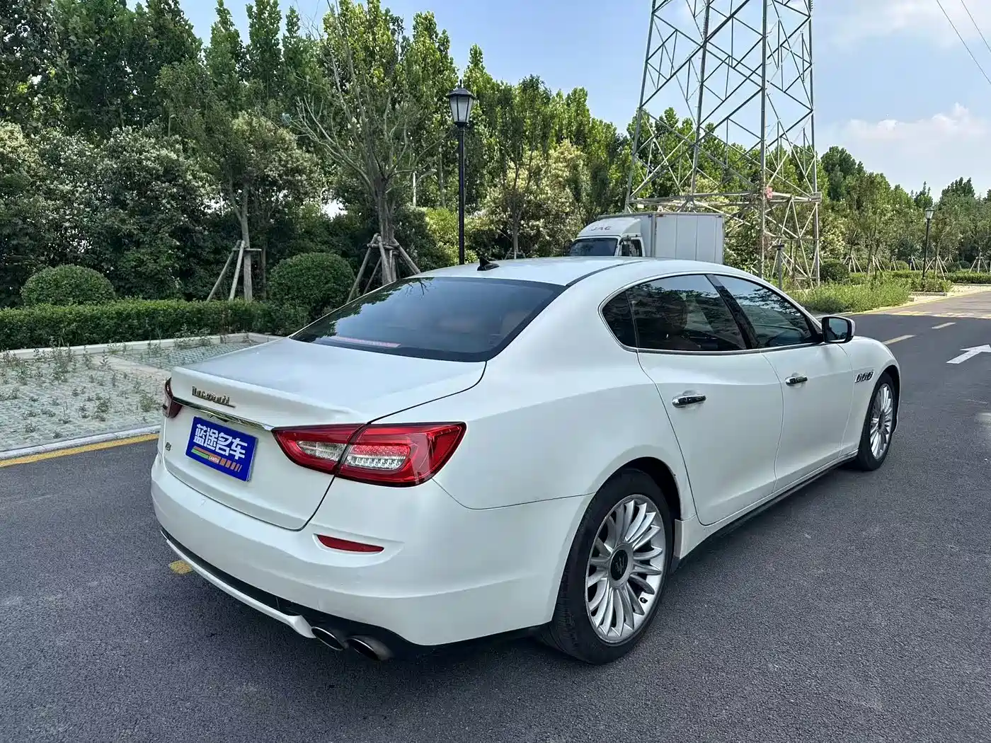 Фото 2 - Maserati Quattroporte