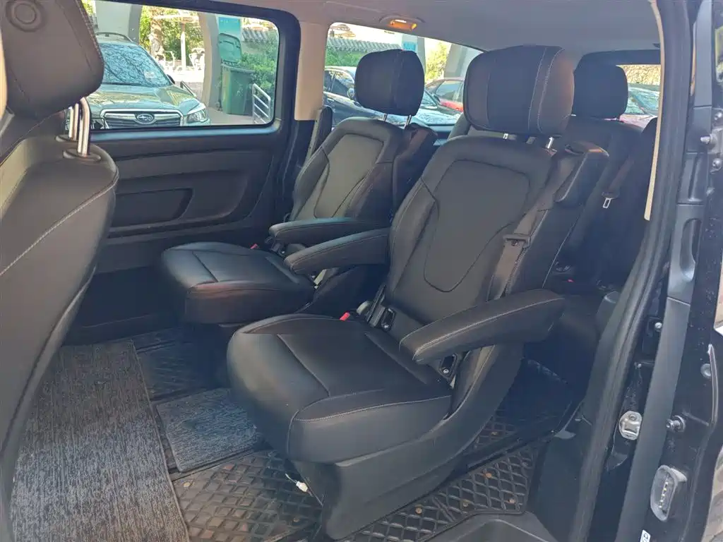 Mercedes-Benz Vito 2023 2.0T Business 7-Seater фото 14