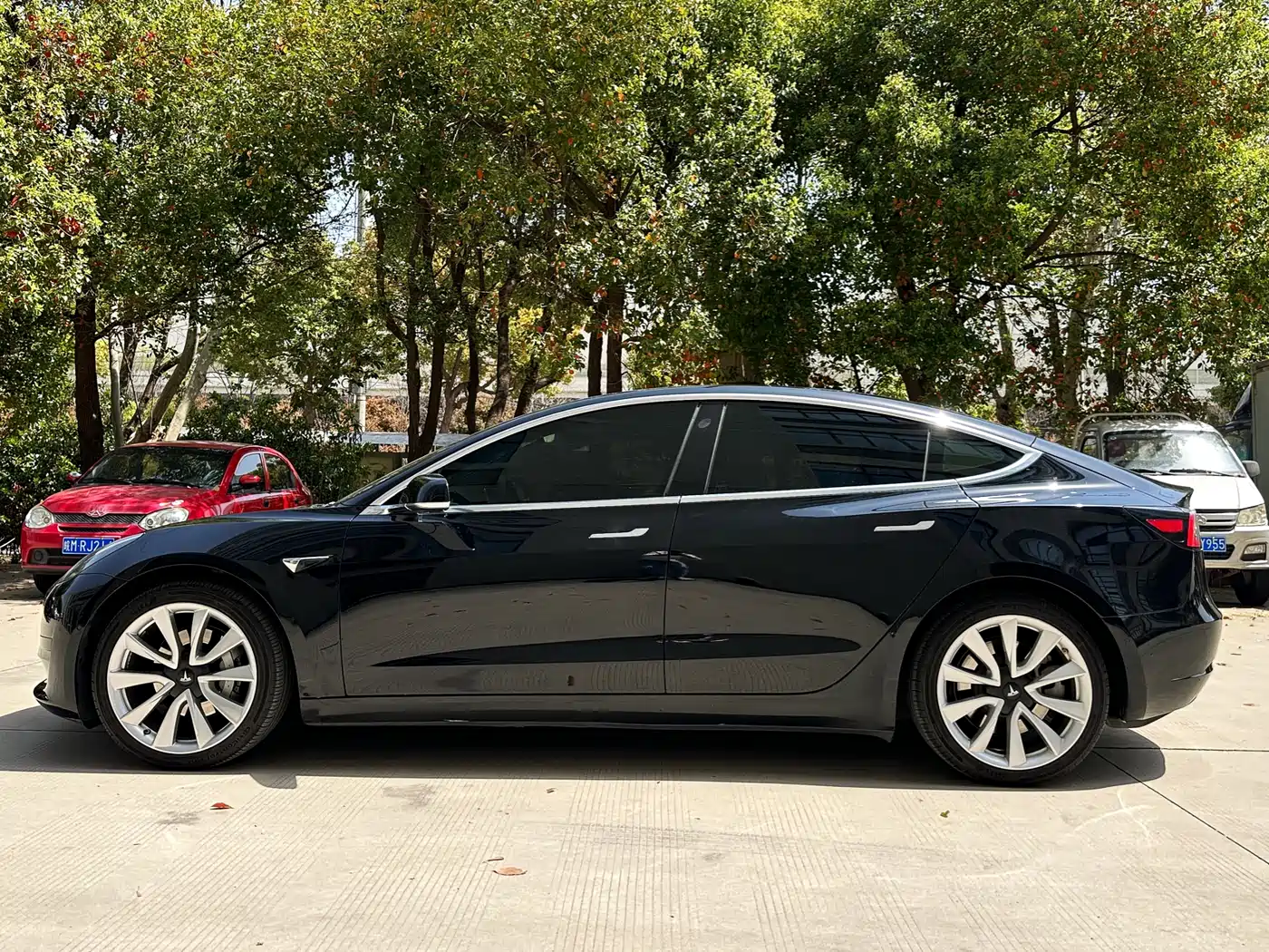 TESLA MODEL 3