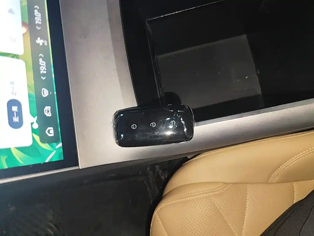 Geely Galaxy Galaxy L6 2024 125km PLUS Soaring Dragon Edition фото 9