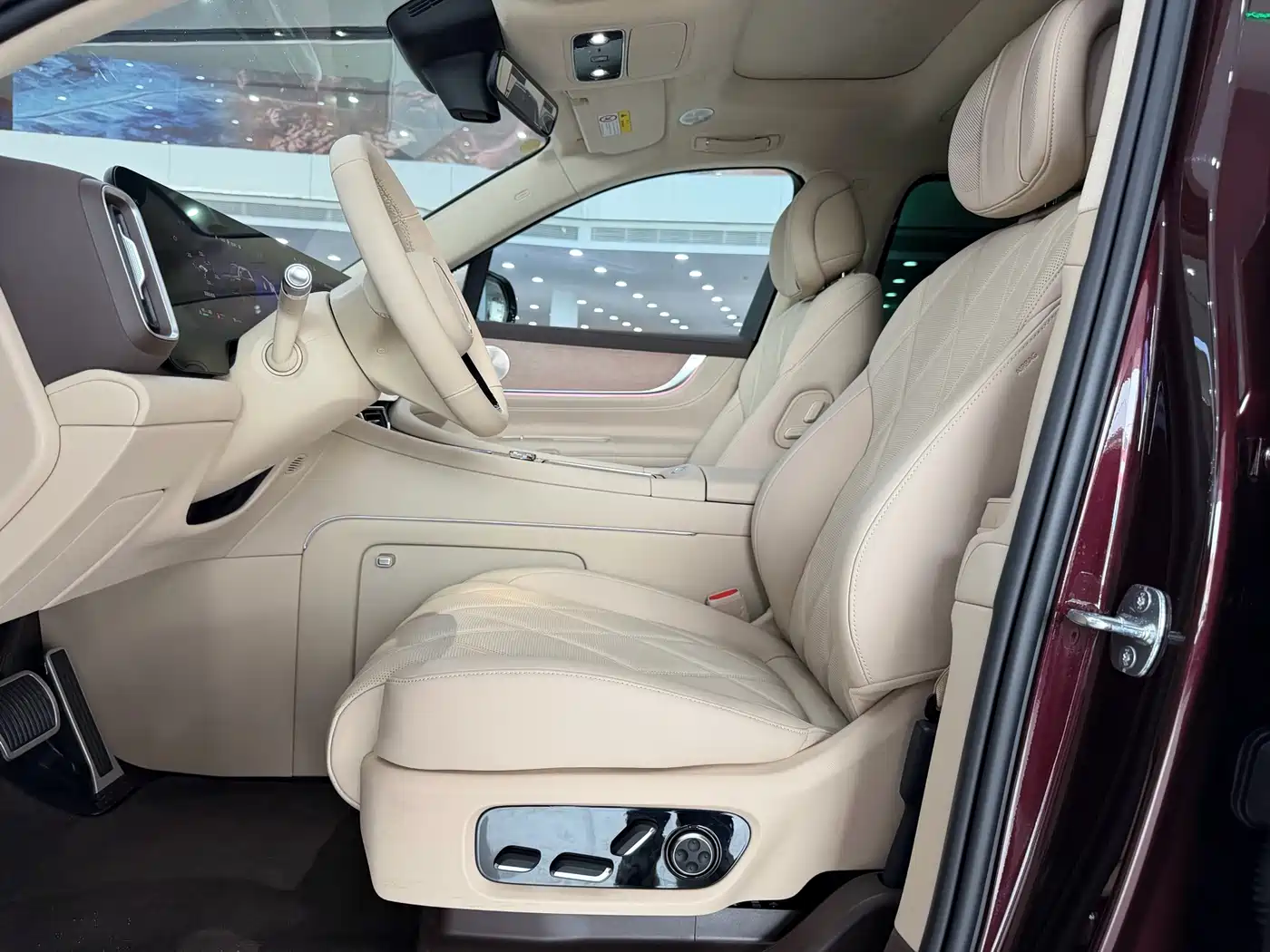 AITO Wenjie AITO M9 2025 Extended Range Ultra 52kWh 6-Seater фото 6
