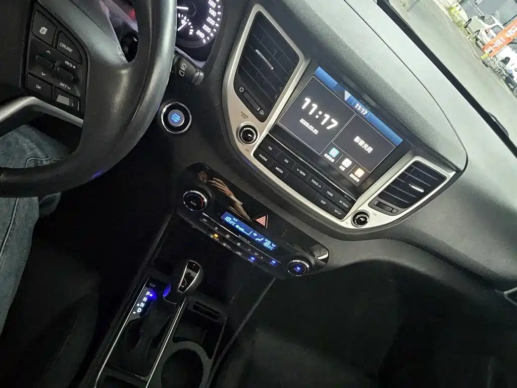 Hyundai Tucson 2015 1.6T Dual Clutch 2WD Leading фото 9