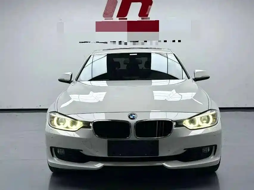 Photo 2 - BMW 3 Series