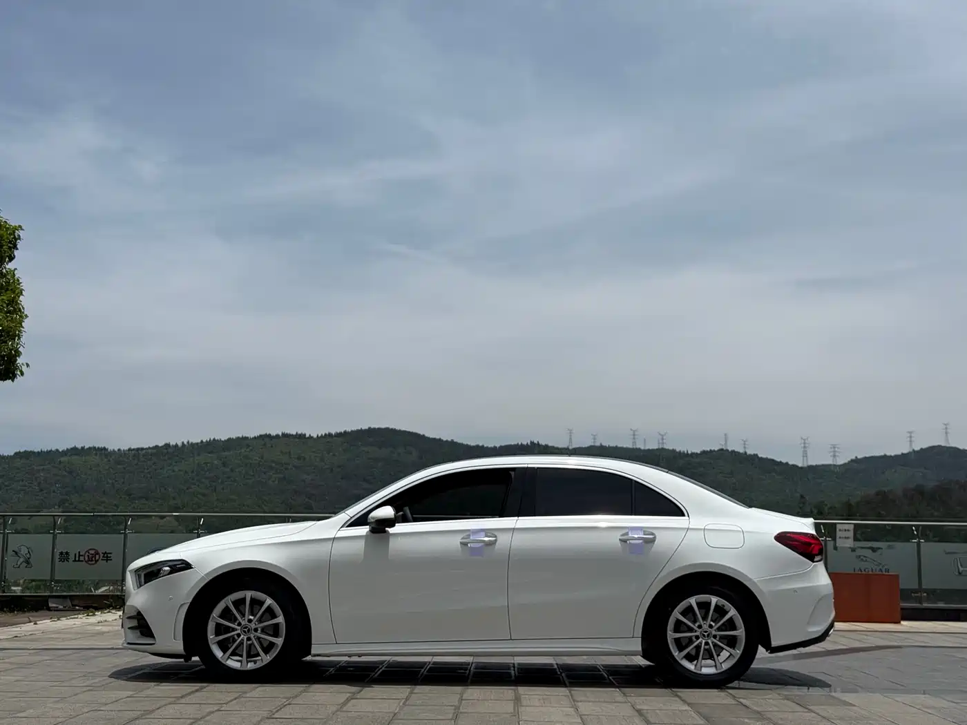 Mercedes-Benz A-Class 2021 A 200 L Sport Sedan Fashion Edition фото 10