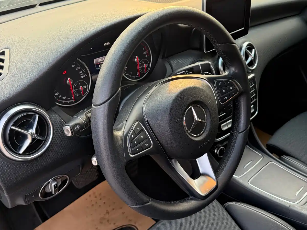 Mercedes-Benz A-Class (Import) 2017 A 200 Dynamic Edition фото 10