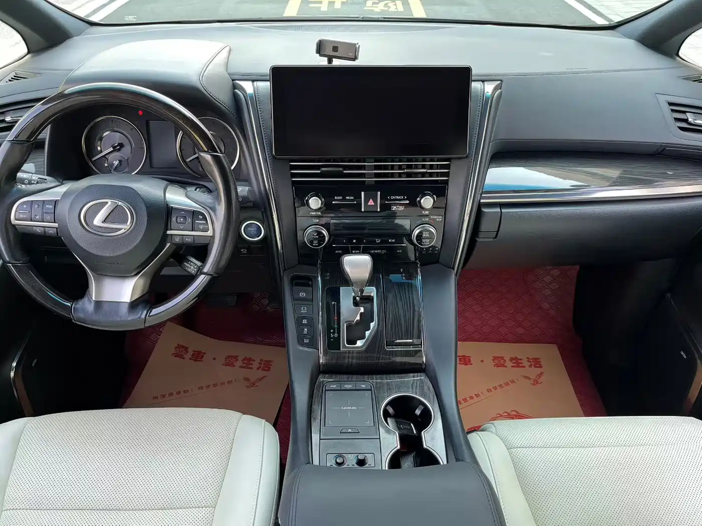 Lexus LM 2021 2020 300h Seven-Seater Elegance Edition