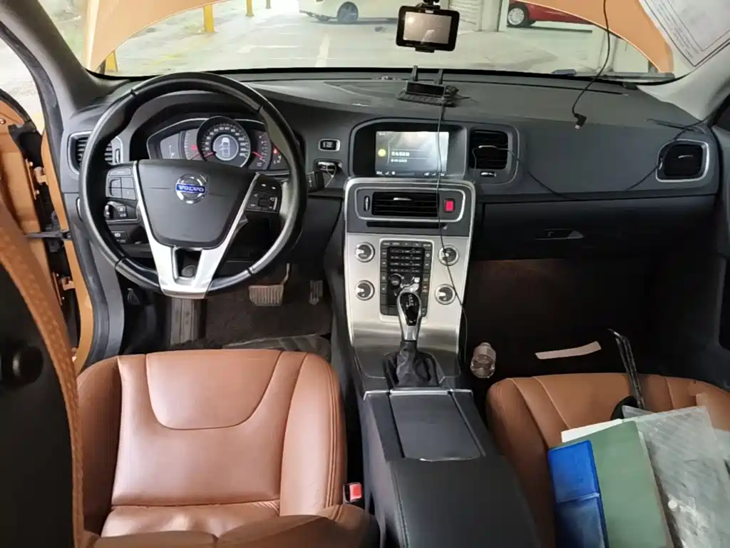 Фото 10 - Volvo S60