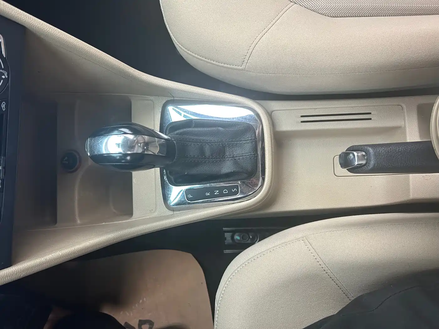 Volkswagen Jetta 2013 1.6L Automatic Comfort фото 8