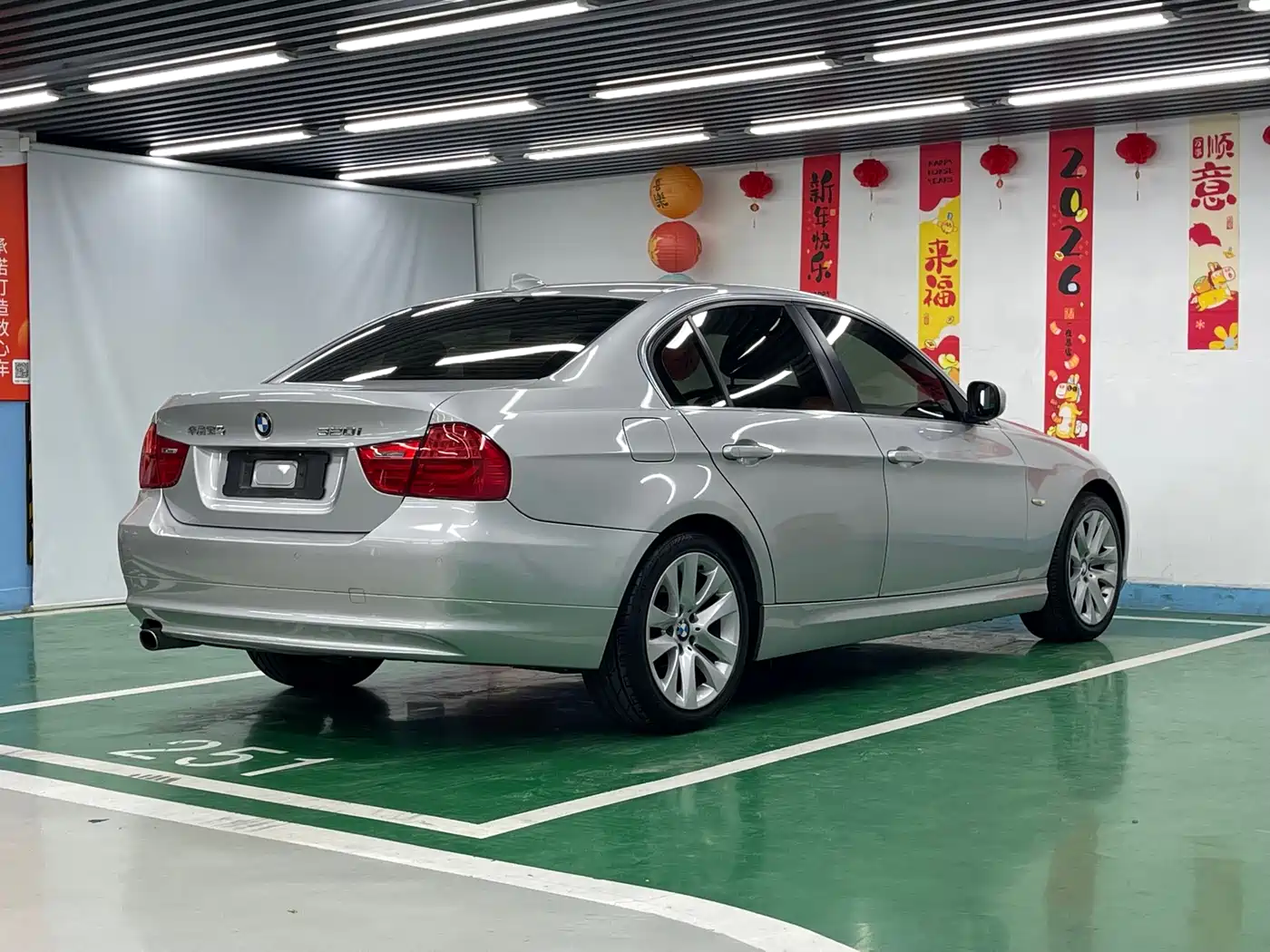 BMW 3 Series 2011 320i Luxury фото 5